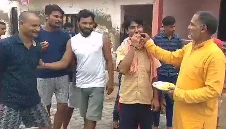 uttar pradesh,kanpur,kanpur shootout,vikas dubey encounter,vikas dubey son,akash,sarala devi,lucknow,news,yogi adityanath