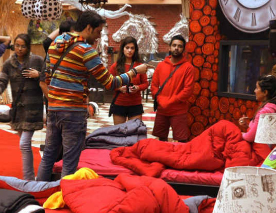 Bigg Boss 11- Vikas Gupta Make up Things With Hina Khan