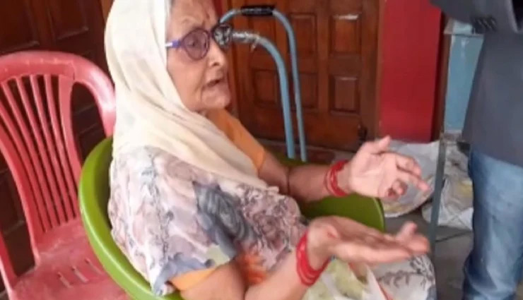 विकास दुबे की मां ने फरार छोटे बेटे से करी अपील, कहा - सरेंडर कर दो वरना मार देगी पुलिस 