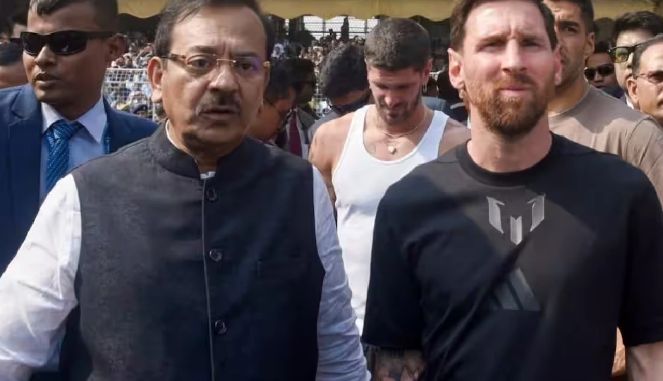 मेसी इवेंट में मची अफरा-तफरी के बाद बड़ा फैसला, बंगाल के खेल मंत्री ने छोड़ा पद; CM ममता को लिखे पत्र में कही ये बात