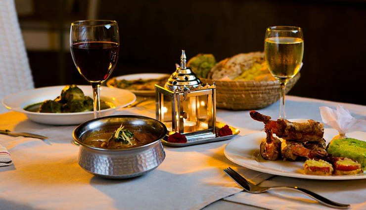 pondicherry,pondicherry holidays,pondicherry travel,late night walk at the promenade,eating crepes at satsanga,food and wine at villa shanti,evening walk around white town,bastille day on the streets,pondicherry travel,travel guide