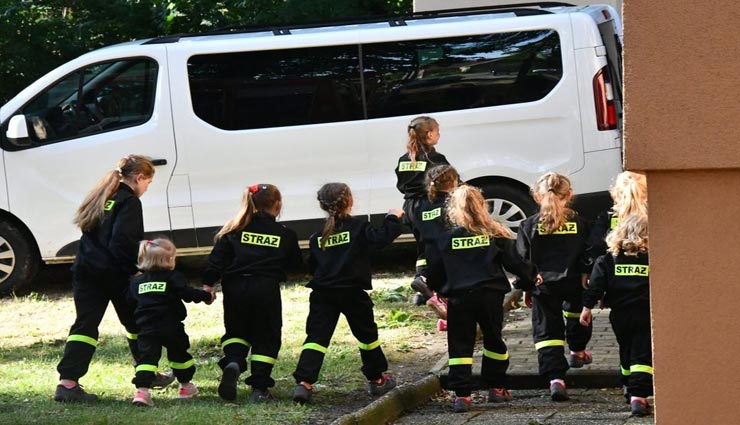 unique village,miejsce odrzanskie,only girls are born in village,reward on a boy born,poland,check republic