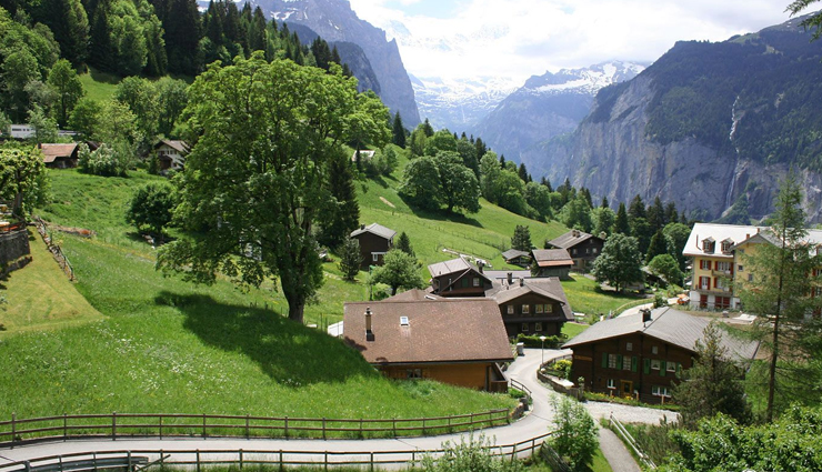 must visit villages,most beautiful viilages,clovelly,england,deia,spain,woodstock,vermont,bellagio,italy,wengen,switzerland,les baux,france,ara,ska,bing,denmark,motovun,croatia,north hatley,quebec,canada