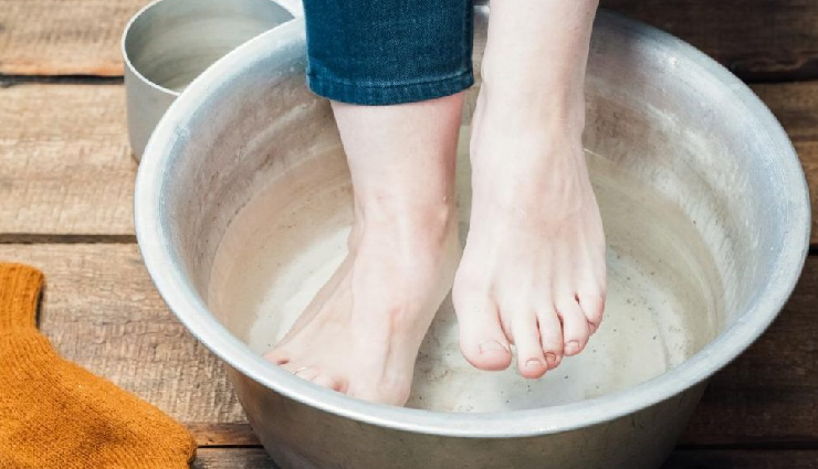 stinky feet remedies,home remedies for foot odor,how to get rid of smelly feet,natural solutions for foot odor,vinegar soak for feet,baking soda foot soak,black tea remedy for smelly feet,epsom salt for foot odor,lavender oil for feet,ginger root foot treatment,foot hygiene tips,diy foot care