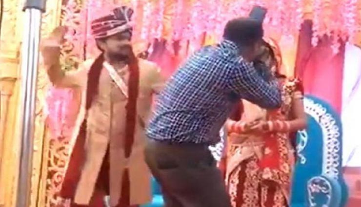 वायरल विडियो : दूल्हे ने जड़ा कैमरामैन को थप्पड़ तो दुल्हन नहीं कर पाई खुद पर कंट्रोल