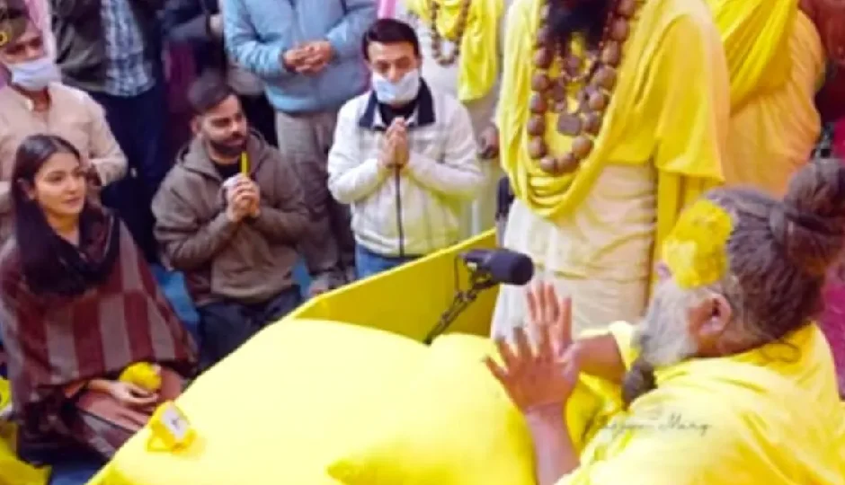 विराट-अनुष्का ने एक बार फिर लिया संत प्रेमानंद महाराज का आशीर्वाद, ईश्वर प्राप्ति का मार्ग समझाया