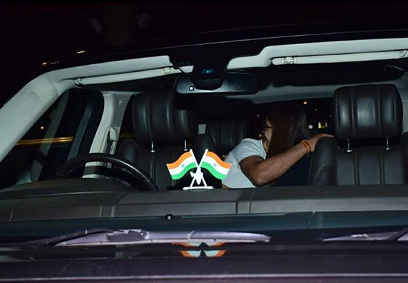 लंबे समय बाद मिले विराट और अनुष्का, कंट्रोल नहीं कर पाए इमोशंस, कार में ही करने लगे ऐसा, तस्वीरे वायरल virat kohli,anushka sharma,viral photo,pari,bollywood,cricket