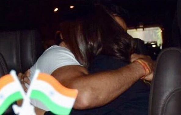 लंबे समय बाद मिले विराट और अनुष्का, कंट्रोल नहीं कर पाए इमोशंस, कार में ही करने लगे ऐसा, तस्वीरे वायरल virat kohli,anushka sharma,viral photo,pari,bollywood,cricket