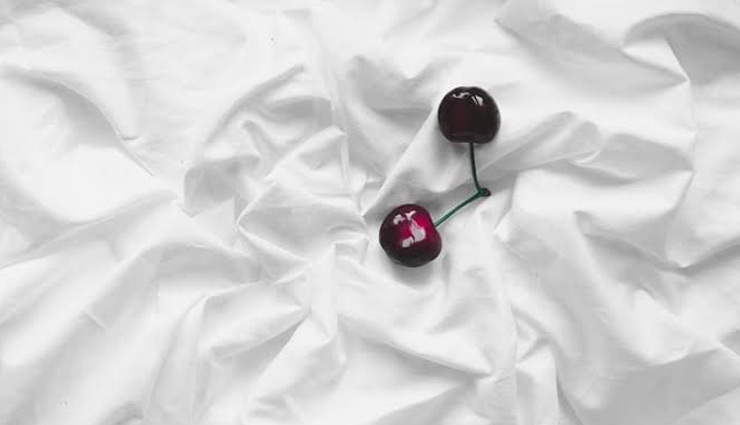 वर्जिनिटी ब्लड के लिए महिलाएं ऑनलाइन खरीद रही है कैप्सूल, अमेजन पर है उपलब्ध first night blood,fake virginity,virgin,men women relation,myth,marriage,fake medicine,medical store. amazon store,online shopping company,pill on amazon