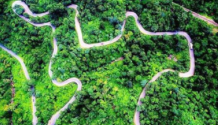 best road trips in india,indian road trip destinations,top drives in india,scenic road journeys in india,unmissable indian road trips,adventure road trips across india,iconic drives in india,india must-drive routes,ultimate road trip experiences in india,spectacular drives across india