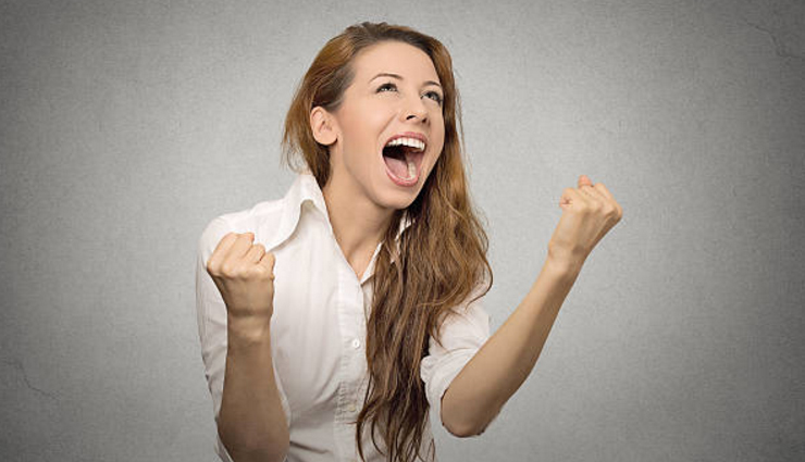 lion pose,simhasana,health benefits,yoga,pranayama,breathing exercises,tension release,facial muscles,relaxation,stress relief,throat chakra,vocal cords,mindfulness,self-expression,emotional release,lion-like energy,confidence,yoga poses