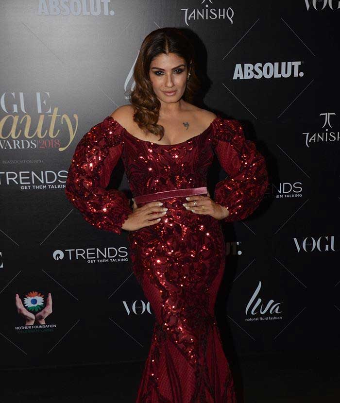 Vogue Beauty Awards 2018: शाहरुख-सैफ से जान्हवी-कैटरीना तक, इन स्टार्स ने अवॉर्ड शो में लगाए चार चांद... देखें तस्वीरें vogue beauty awards,vogue fashion magazine,awards 2018