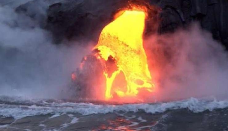 अमरीका के हवाई द्वीप में दुनिया का सबसे बड़ा ज्वालामुखी फटा, 30 हजार फीट की ऊंचाई तक उछला लावा