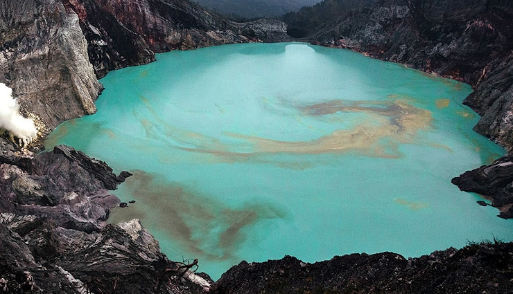 धरती का इकलौता ज्वालामुखी जो उगलता है नीला लावा, तेजाब की झील भी मौजूद kawah ijen volcano blue-lava,indonesia,volcano