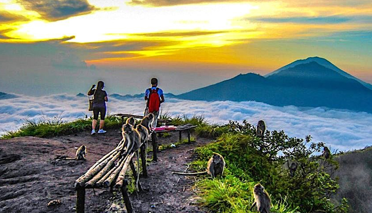 volcano treks,volcano treks in bali,bali,treks in bali,places to visit in bali,mount batur,mount agung,mount catur,mount batukaru,mount rinjani