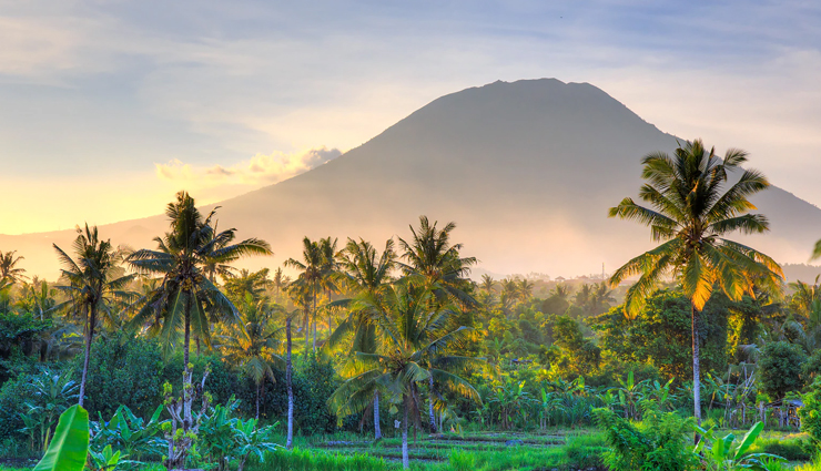 volcano treks,volcano treks in bali,bali,treks in bali,places to visit in bali,mount batur,mount agung,mount catur,mount batukaru,mount rinjani