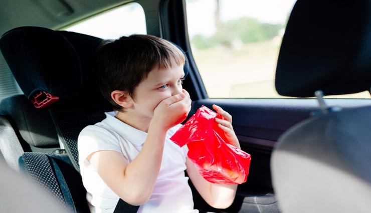 मिचली (उलटी) आने पर आजमाए ये नुस्खे, तुरंत मिलेगा आराम