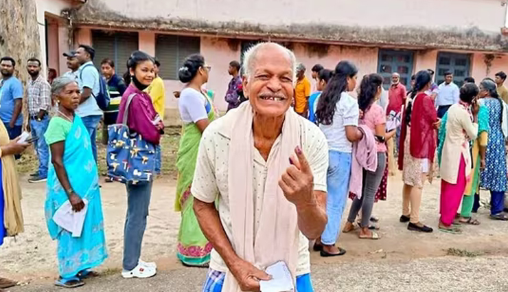 लोकसभा चुनाव: 62% से ज्यादा मतदान, बंगाल में सबसे ज्यादा 75.66% मतदान