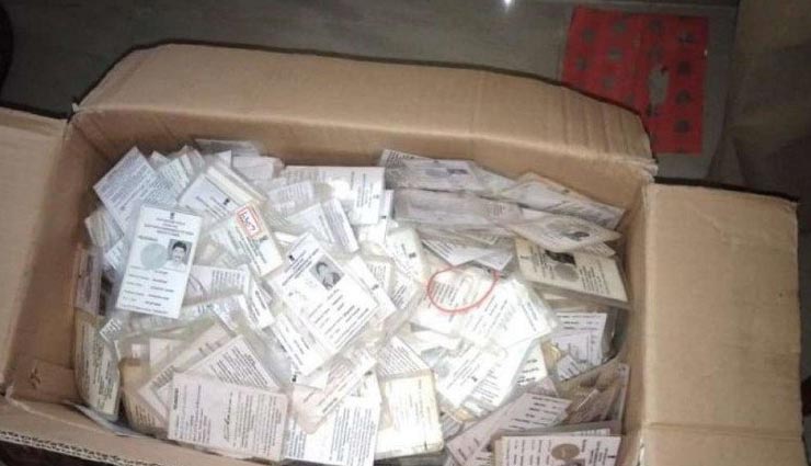 कर्नाटक चुनाव 2018: फ्लैट से हजारों 'नकली' वोटर आईडी कार्ड बरामद, भाजपा बोली- रद्द हो चुनाव