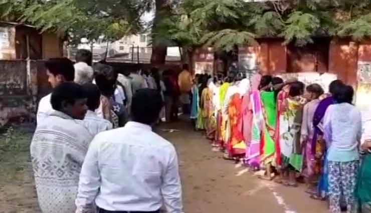 छत्तीसगढ़ विधानसभा चुनाव : 8 सीटों पर 4:30 बजे तक 56% मतदान chhattisgarh elections 2018,chhattisgarh elections 2018 updates,chhattisgarh,chhattisgarh assembly elections 2018