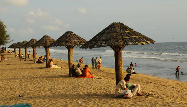 kochi beautiful beaches,fort kochi beach attractions,cherai beach tranquility,vypin beach scenic beauty,andhakaranazhi beach kerala,marari beach cleanest beach,kuzhupilly beach hidden gem,puthuvype beach serene retreat,alappuzha beach venice of the east,top beaches in kochi