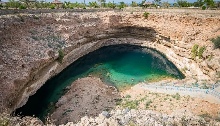 oman tourism,best places in oman,travel to oman,oman desert,omani culture,oman forts,things to do in oman,oman travel guide,arabian peninsula,oman adventure travel