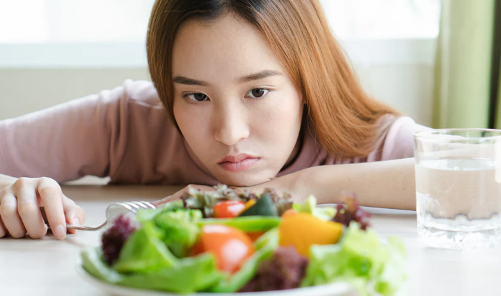 खाने से जुड़ी इन आदतों को छोड़ने में ही हैं आपकी भलाई, बनती हैं तेजी से वजन बढ़ने का कारण leaving these habits related to food is good for you it becomes the reason for rapid weight gain,Health,healthy living