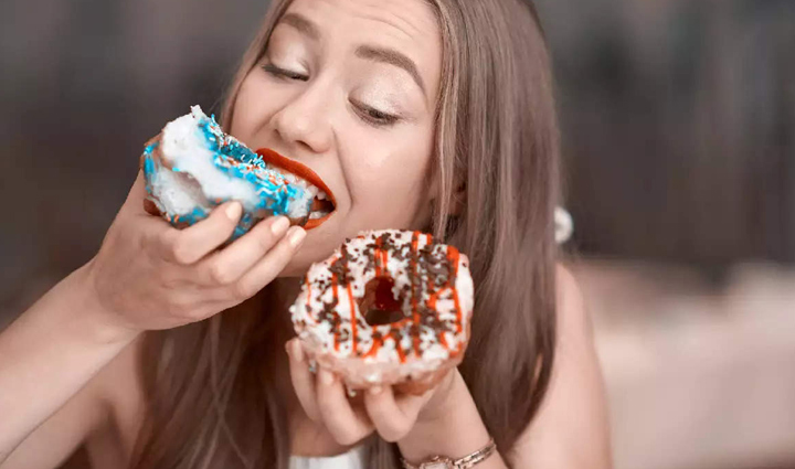 खाने से जुड़ी इन आदतों को छोड़ने में ही हैं आपकी भलाई, बनती हैं तेजी से वजन बढ़ने का कारण leaving these habits related to food is good for you it becomes the reason for rapid weight gain,Health,healthy living