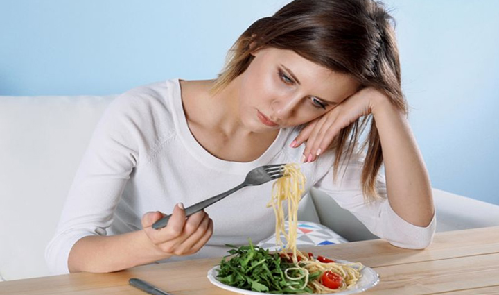 खाने से जुड़ी इन आदतों को छोड़ने में ही हैं आपकी भलाई, बनती हैं तेजी से वजन बढ़ने का कारण leaving these habits related to food is good for you it becomes the reason for rapid weight gain,Health,healthy living