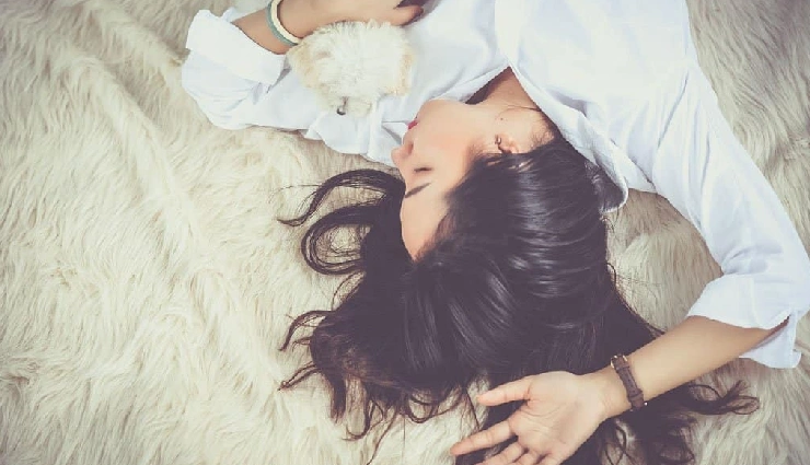 he is not into you,mixed signals in dating,dating honesty,relationship red flags,dating advice for women,emotional clarity in relationships,stop chasing him,inconsistent texting signs,signs he’s playing games,dating truths over fairy tales