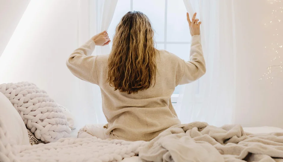 जल्दी उठना चाहते हैं? जानिए रात में किस समय सोना सही रहेगा ताकि सुबह खुद-ब-खुद खुल जाए आंख