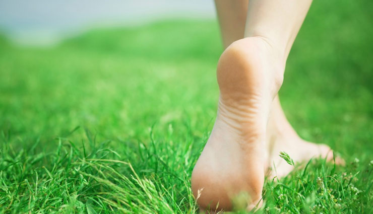 Health tips,stress relives,walking barefoot,Health,benefits of barefoot,healthy life