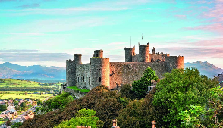 wales,castles to visit in wales,famous castles,conwy castle,caernarfon castle,harlech castle,cardiff castle,pembroke castle,chirk castle