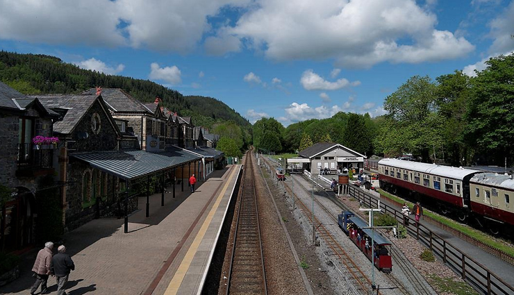 tourist attractions to visit in wales,holiday,travel,tourism