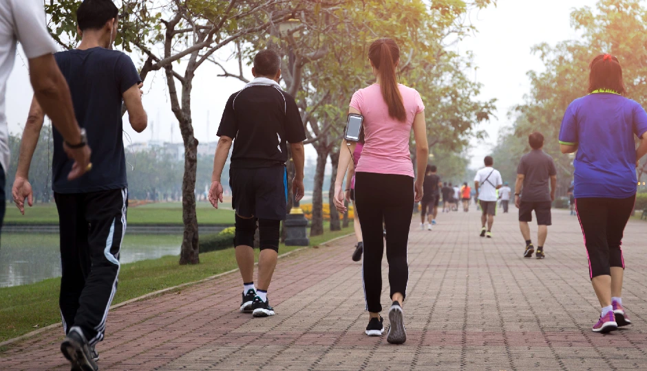 सिर्फ 10 मिनट की वॉक से नियंत्रित होगा हाई यूरिक एसिड और जोड़ों का दर्द, एक्सपर्ट्स से जानें आसान एक्सरसाइज रूटीन