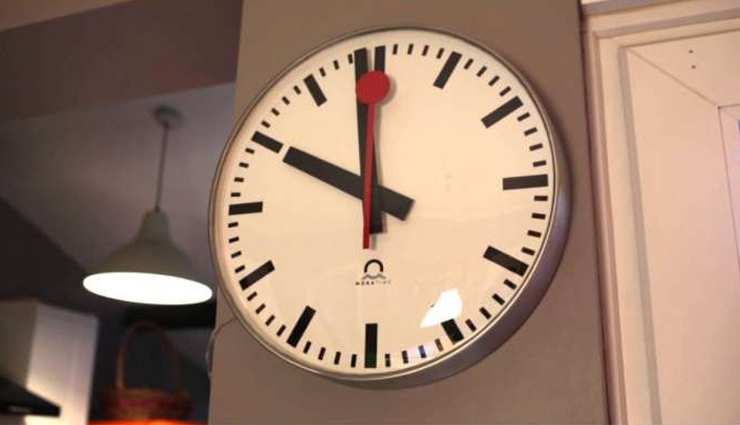 9 Vastu Tips To Follow and To Avoid For Wall Clock