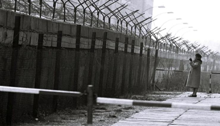 weird news,weird information,berlin wall,berlin wall history,wall divided germany into two parts