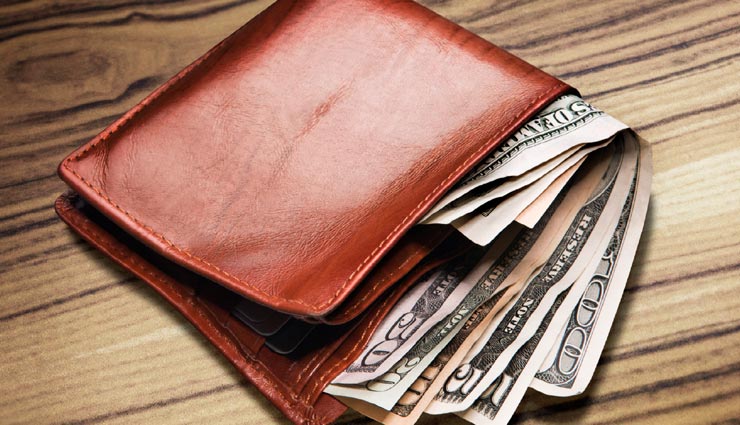 इन चीजों को दे अपने पर्स में जगह, कभी नहीं होगी पैसों की कमी