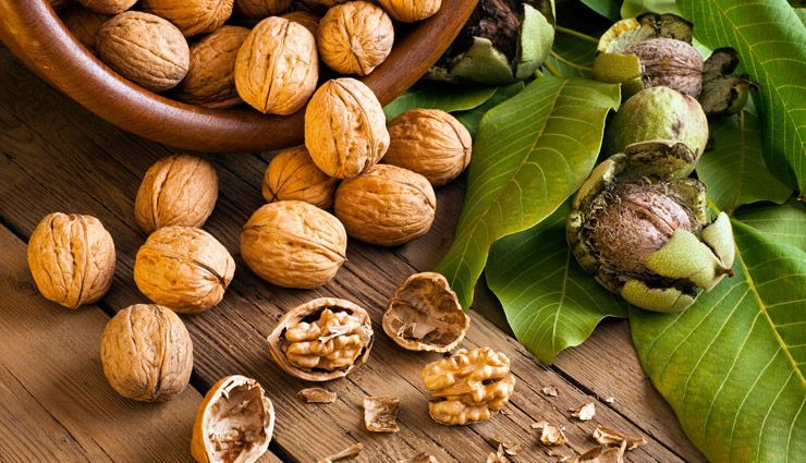 foods to increase sperm count,best food for sperms,food to improve sperm count,healthy food,eggs,bananas,dark chocolate,walnuts,garlic