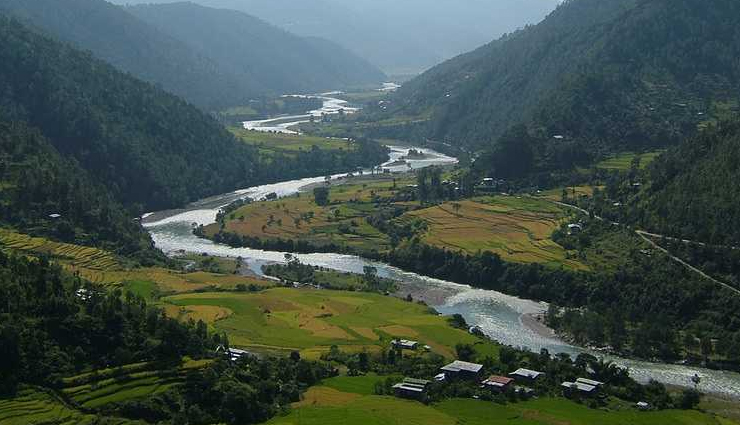 tourist places in bhutan,places to visit in bhutan,top tourist destinations in bhutan,best places to explore in bhutan,must-visit spots in bhutan,famous attractions in bhutan,bhutan travel destinations,sightseeing in bhutan,bhutan popular tourist spots