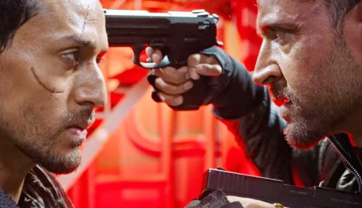 रविवार को बॉक्स ऑफिस पर आई सुनामी, ऋतिक-टाइगर की फिल्म 'War' ने तोड़ा 'भारत' का रिकॉर्ड, कमाए इतने करोड़