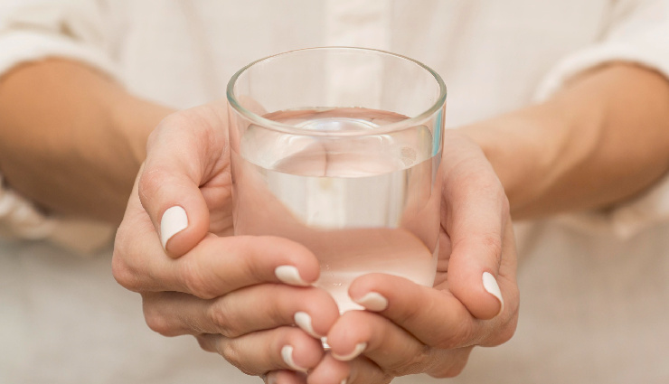 वायु प्रदूषण से हो रही है गले की खराश? आजमाएं ये असरदार घरेलू नुस्खे और पाएं राहत air pollution throat irritation,home remedies for throat irritation,remedies for throat pain,throat irritation relief,throat irritation due to air pollution,how to treat throat irritation,natural remedies for throat pain,throat care during pollution,air pollution health effects,throat discomfort solutions