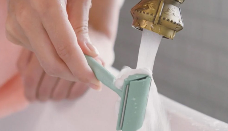 shaving mistakes for women,womens shaving tips,how to avoid razor burn,preventing skin damage while shaving,common shaving mistakes,proper shaving techniques,shaving for healthier skin,womens grooming tips,achieving silky smooth skin,avoiding ingrown hairs while shaving