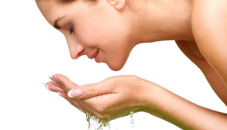 oily skin,5 ways to get rid of oily skin,blemishes,blackheads,dead skin cells,bacteria,wash your face frequently,fullers earth and lemon face mask,turmeric,sandalwood,orange juice face mask,lemon juice,oatmeal and yogurt scrub,beauty,beauty tips