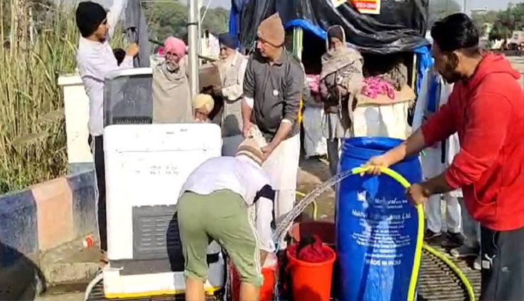 किसान आंदोलन: पंजाब के कबड्डी खिलाड़ियों ने किसानों को दी वॉशिंग मशीन, बुजुर्गों के धुलते है कपड़े
