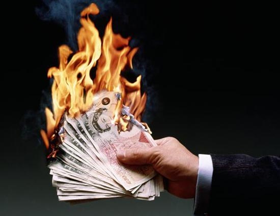 धन की बर्बादी को रोकने के 6 कारगार उपाय