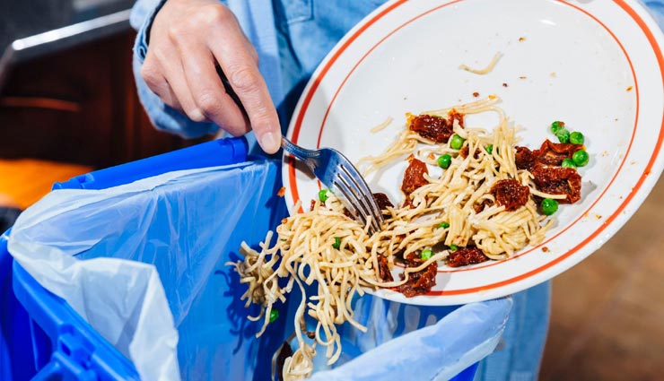 बचा हुआ भोजन खाना आपको कर रहा है बिमार, करने पड़ेगा इन 5 बिमारियों का सामना