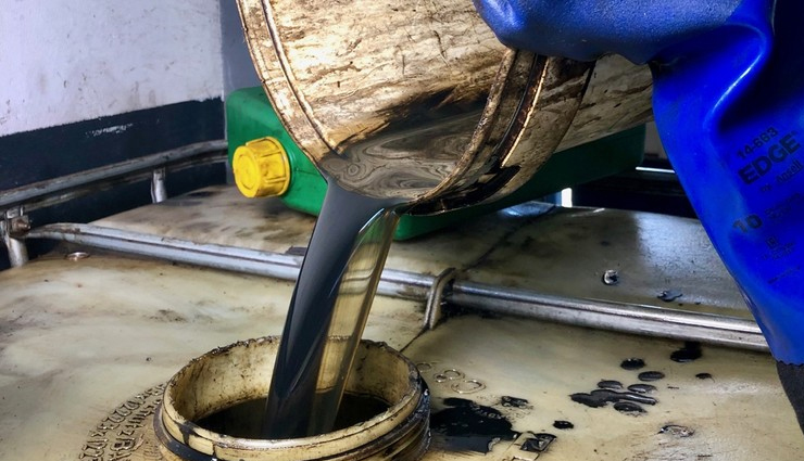 waste oil collection and recycling,environmental excellence in oil recycling,sustainable oil waste management,waste oil disposal solutions,recycled oil products and services,innovative waste oil recycling methods,environmental impact of oil recycling,waste oil management strategies,sustainable solutions for oil waste,oil recycling company initiatives