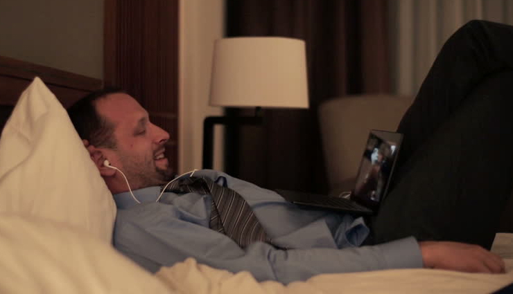 4 reasons keeping youth awake till late,why people can not sleep early,sleeping late at night,addictions of youth,harmful addictions