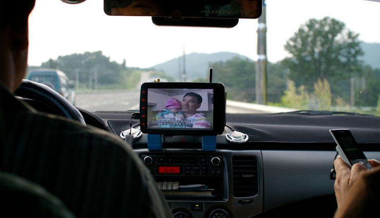 entertainment,5 weird things people do in your car,weird things people do in your car